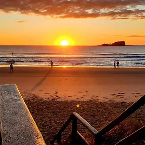 https://seaside-stays-marcoola-private-studio-1206b.hotelssunshinecoast.net